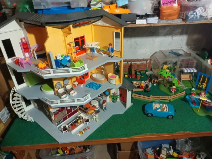 Lot maison Playmobil 9266 sur 3 étages + jardin - photo numéro 2