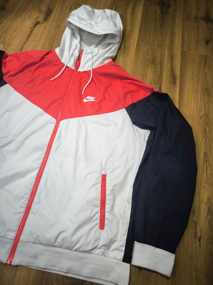 Veste a capuche Nike,coupe vent, taille L, très bon état - photo numéro 3