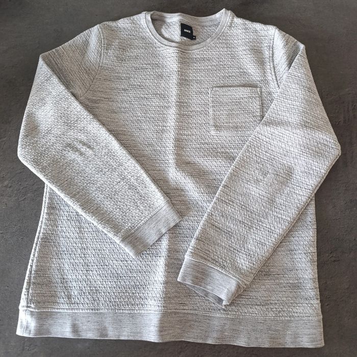 Pull gris
Taille : M