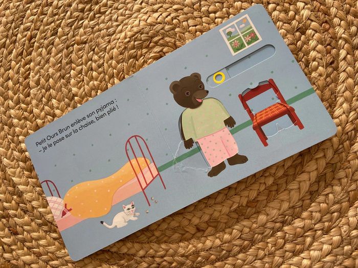 Livre Petit ours brun s’habille tout seul - photo numéro 2