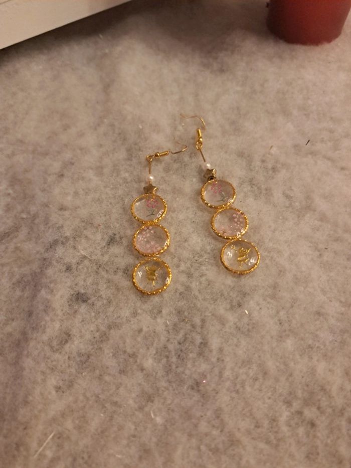 Boucles d'oreilles pendante en résine multicolore et doré - photo numéro 6