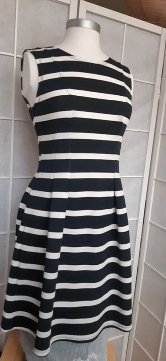 Robe S 36 neuve - photo numéro 5