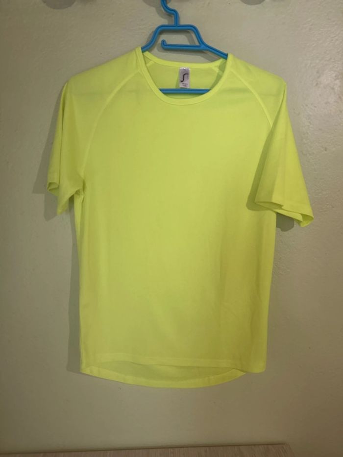 Haut T-shirt  maillot de sport jaune fluo Sol’s 42