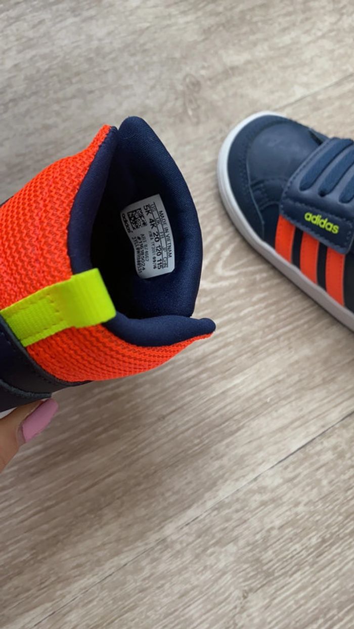 Basket adidas taille 20 neuve - photo numéro 4