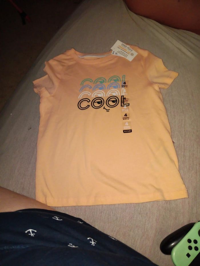 Tee-shirt kiabi t.4 ans jamais mis