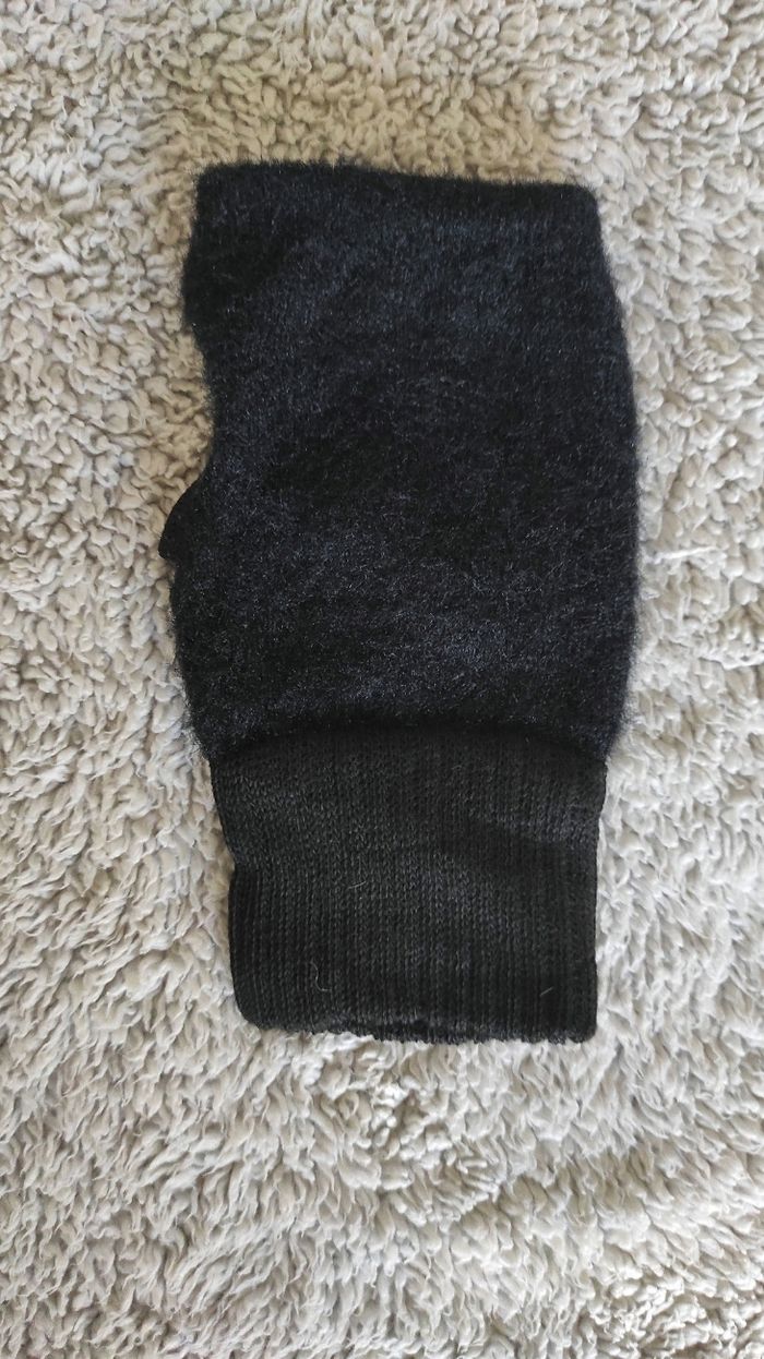 🖤 Mitaines noires en fausse fourrure – Style chic & confort - photo numéro 3