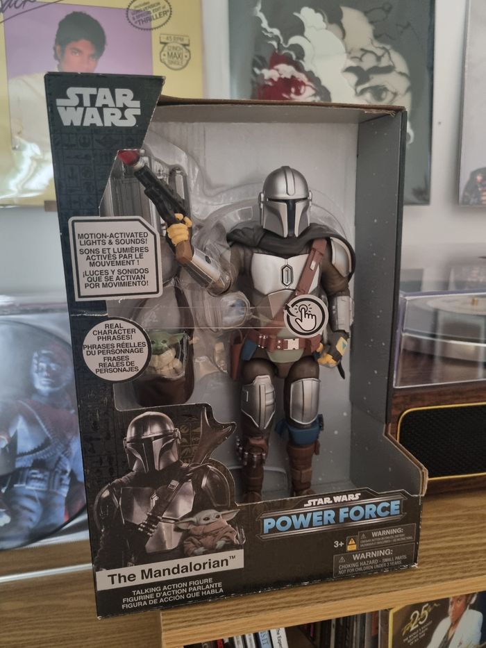 Figurine Mandalorian avec Baby Grogu