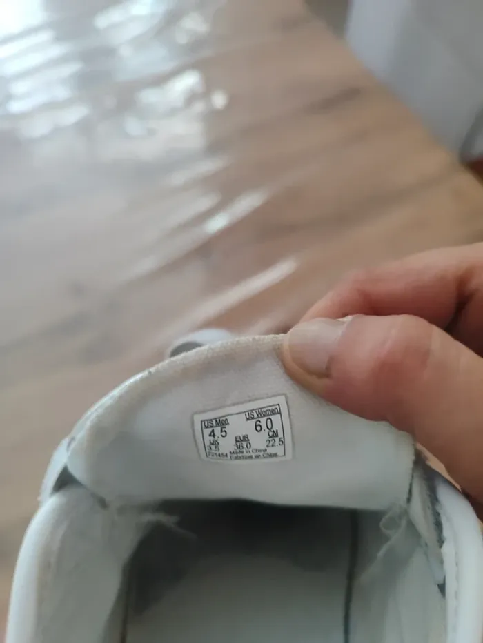 Baskets Vans blanches Taille 36. Le classique indémodable ! - photo numéro 4