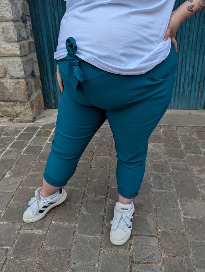 Pantalon stretch Paperbag bleu canard
TU