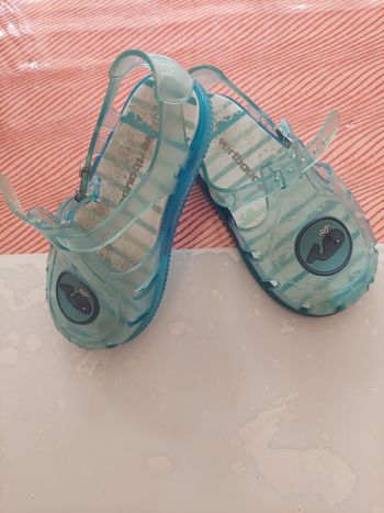 Chaussures meduse avec baleine 🤣 vertbaudet pointure 22