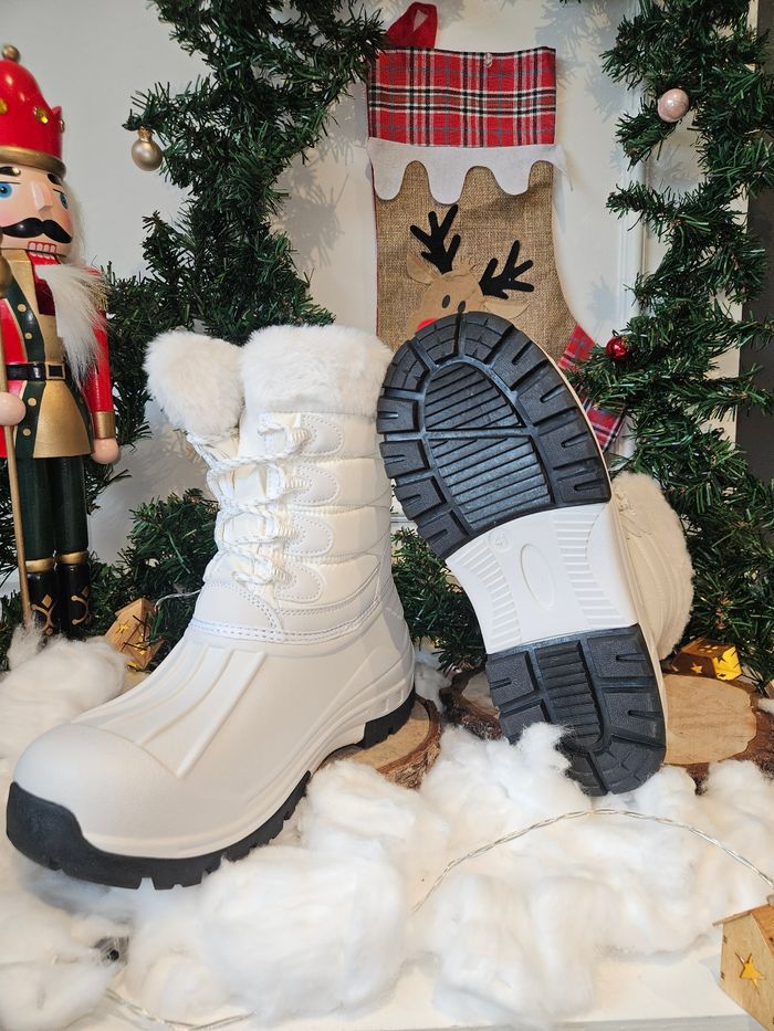 Lot chaussure d'hiver Hobibear et cache oreille