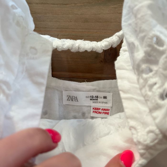 Robe broderie blanche Zara 18 mois - photo numéro 2