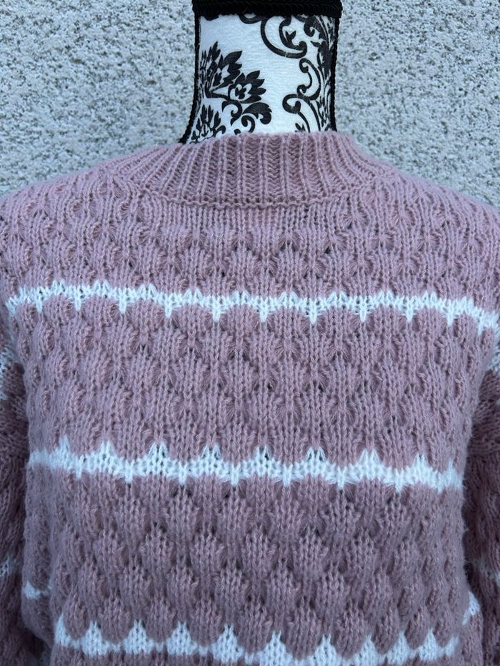 Pull rose et blanc - photo numéro 2