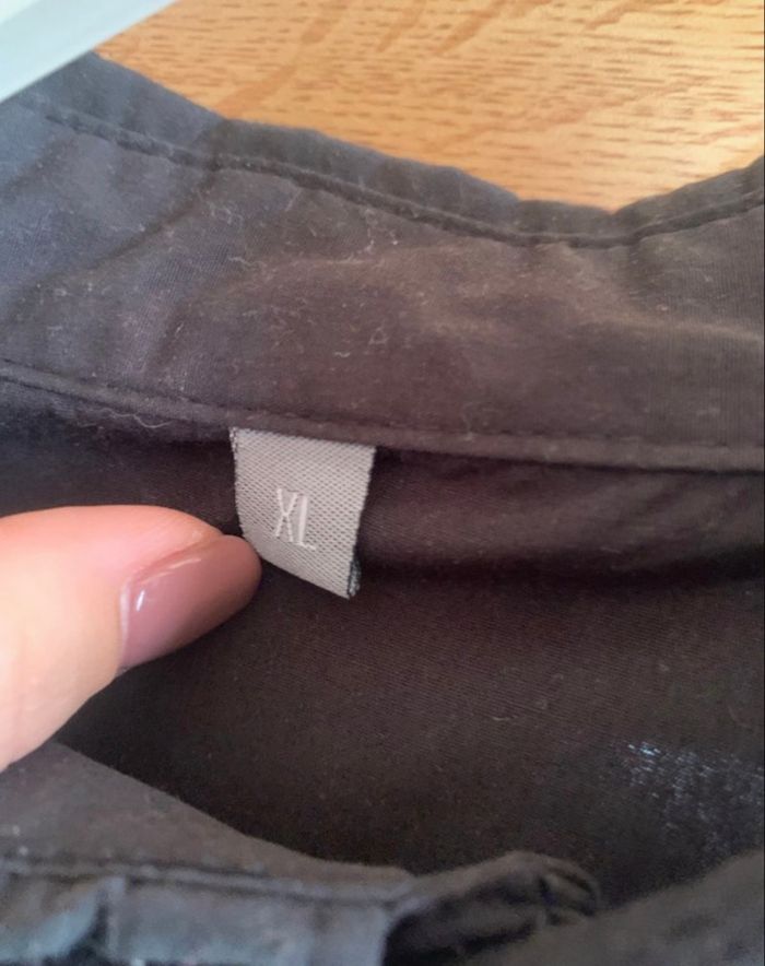 Chemise noire - photo numéro 2