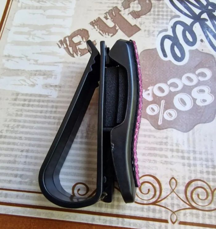 Accroche  lunette pare brise voiture strass rose neuf - photo numéro 3