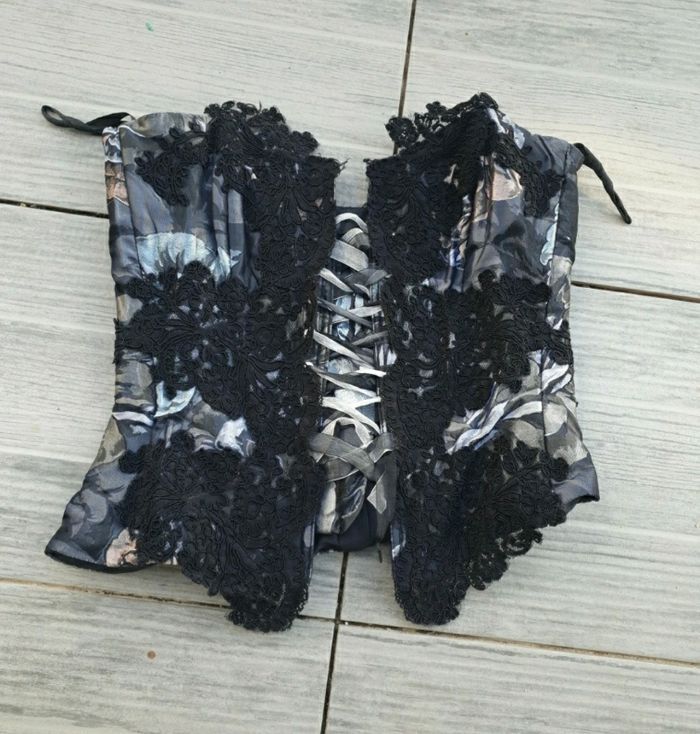 Robe de Mariée noire et blanche - photo numéro 4