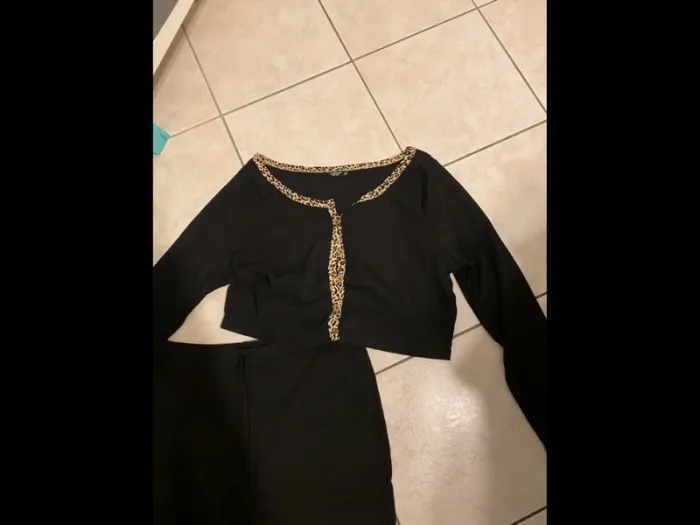 superbe ensemble noir léopard haut plus bas évasé taille 2xl = 48 neuf sheinside - photo numéro 2