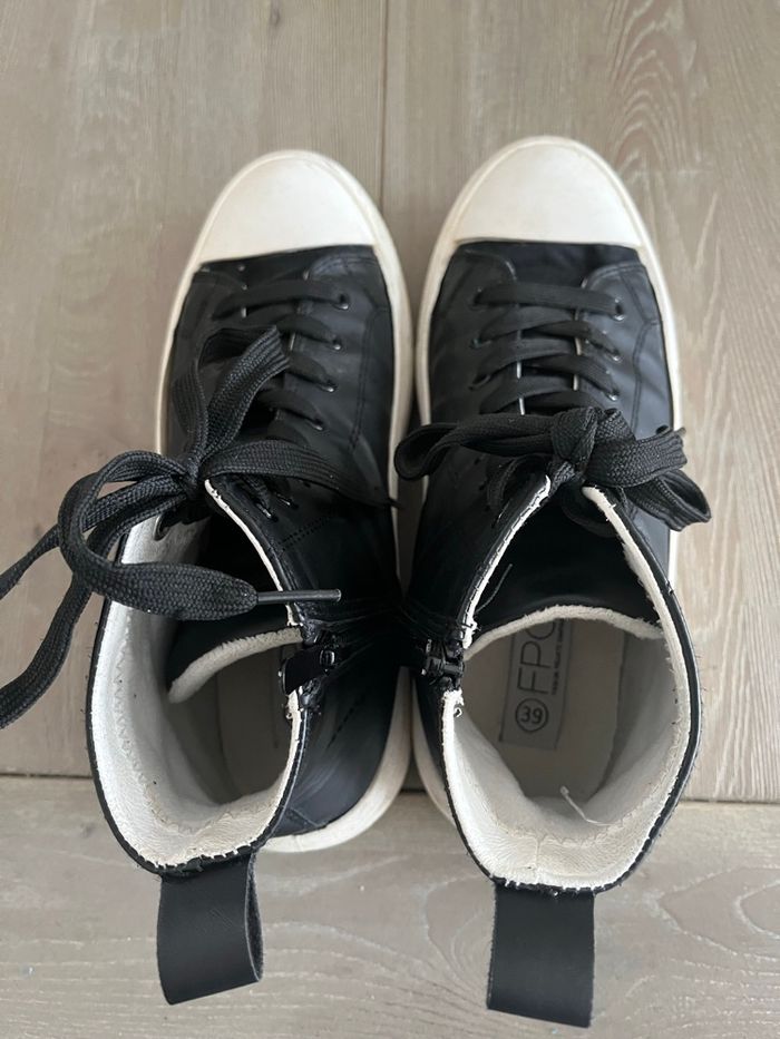 Baskets noires P 39 avec zip