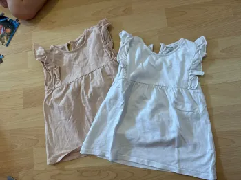 Lot de deux débardeurs T-shirt Kiabi 24 mois