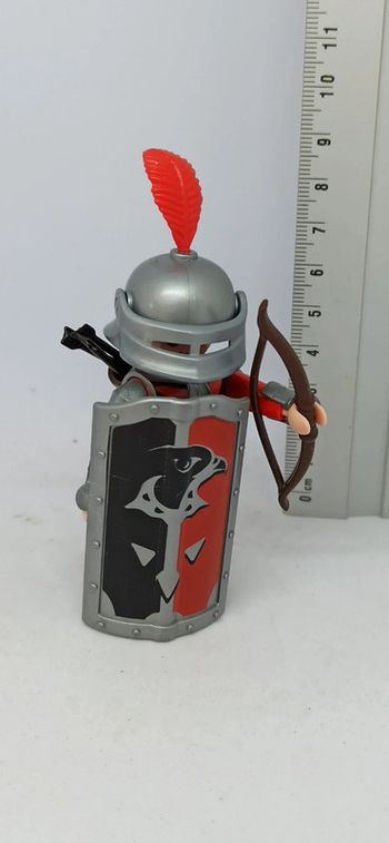 Homme chevalier motif faucon avec long bouclier et arbalète playmobil