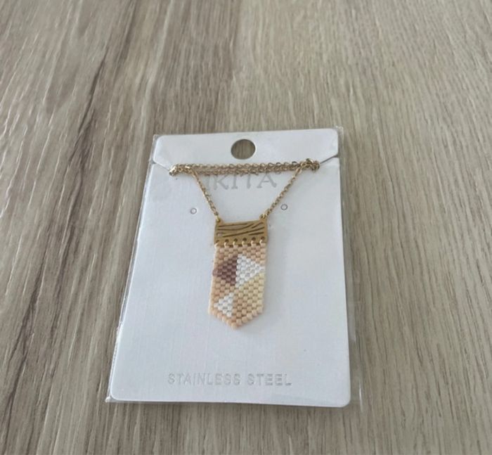 Magnifique collier neuf Ikita