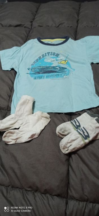 T shirt et chaussettes 6 ans