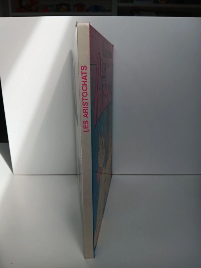 Livre vintage Walt Disney GDL Les aristochats Livre du film dépôt légal sept 1982 - photo numéro 2