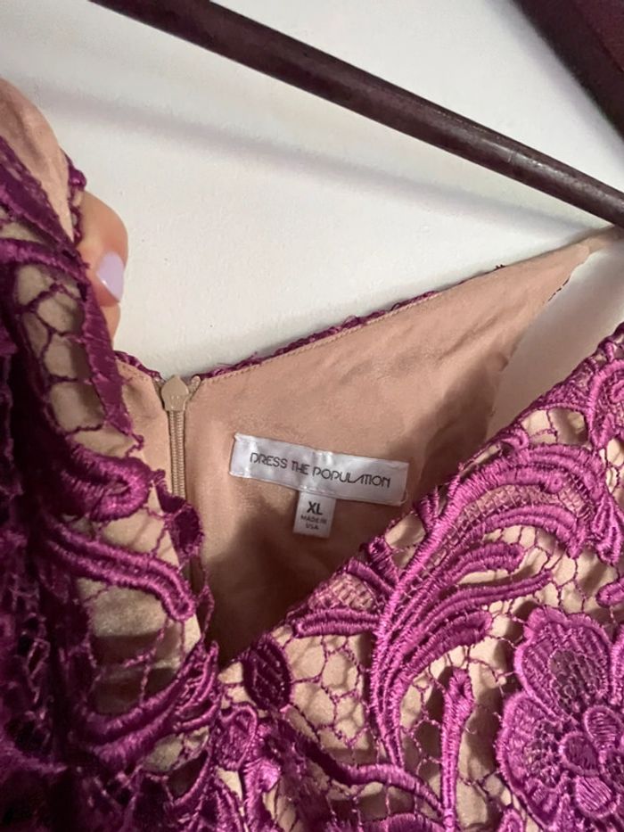 Robe longue dentelle rose foncé et nude Dress the population - photo numéro 8