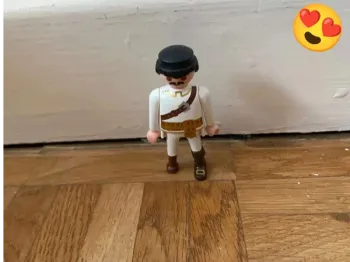 Figurine