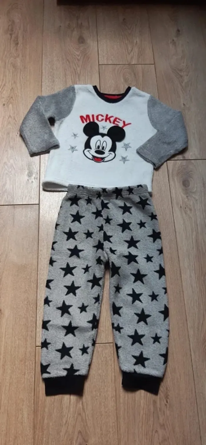 Pyjama chaud en pilou pilou disney mickey 24/36m en parfait état
