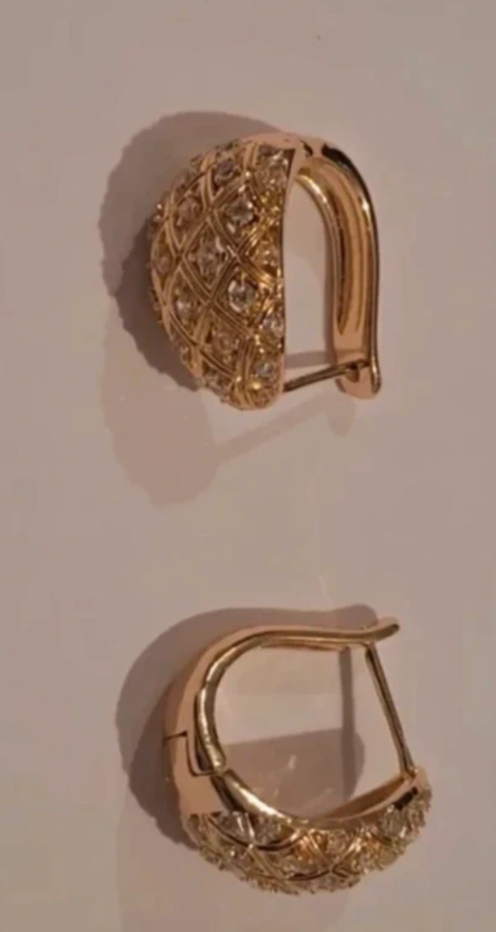 Créoles élégantes 20 mm plaquées or et zircons cubiques blancs - photo numéro 2