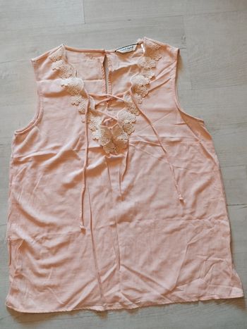 Très joli top dentelle Naf Naf taille 38