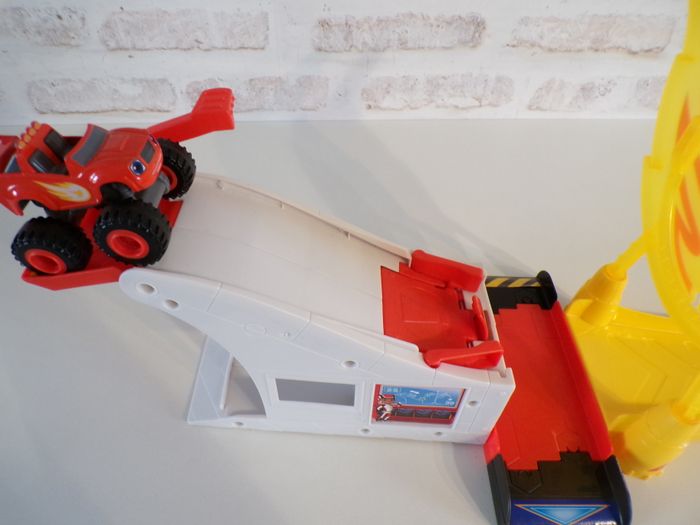 Lanceur  - Blaze et les Monstres Machines - photo numéro 3
