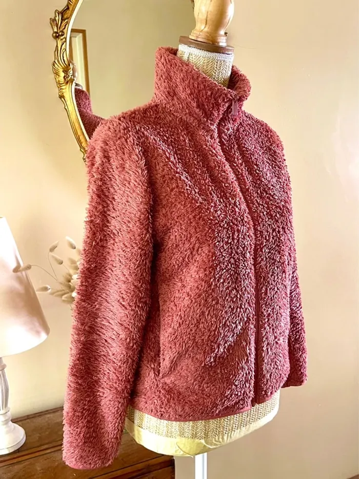 sublime Veste zippee pilou molletonnee douce couleur rose foncee  Uniqlo taille XS - photo numéro 6