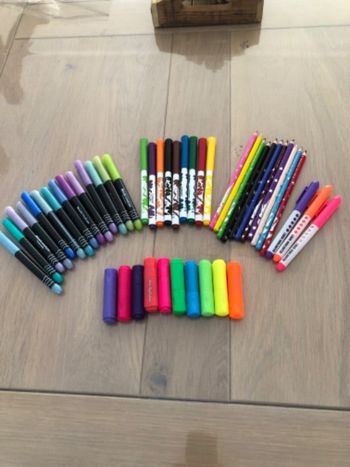 5 lots feutres et crayons de couleurs