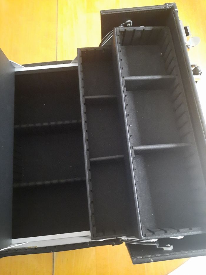 Valisette avec compartiments - photo numéro 5