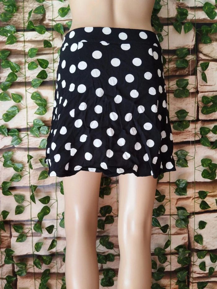 🌸MiniJupe noire pois Bershka Taille 38🌸 - photo numéro 3