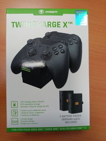 Chargeur+2 batteries Xbox one et Séries neuf