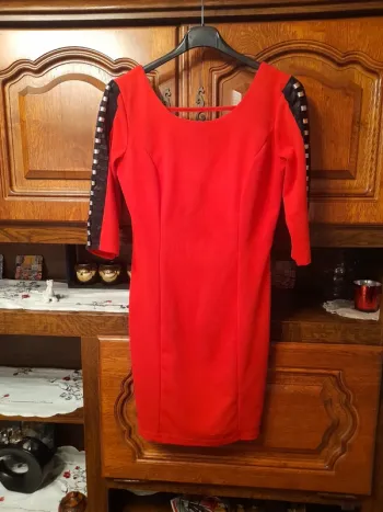 Robe rouge vif