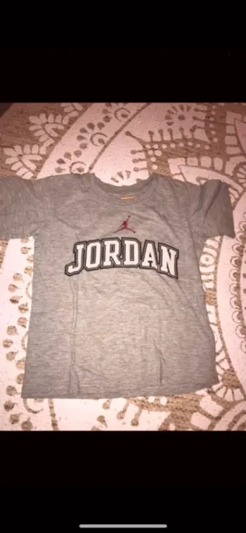 T-shirt Jordan taille 4 ans