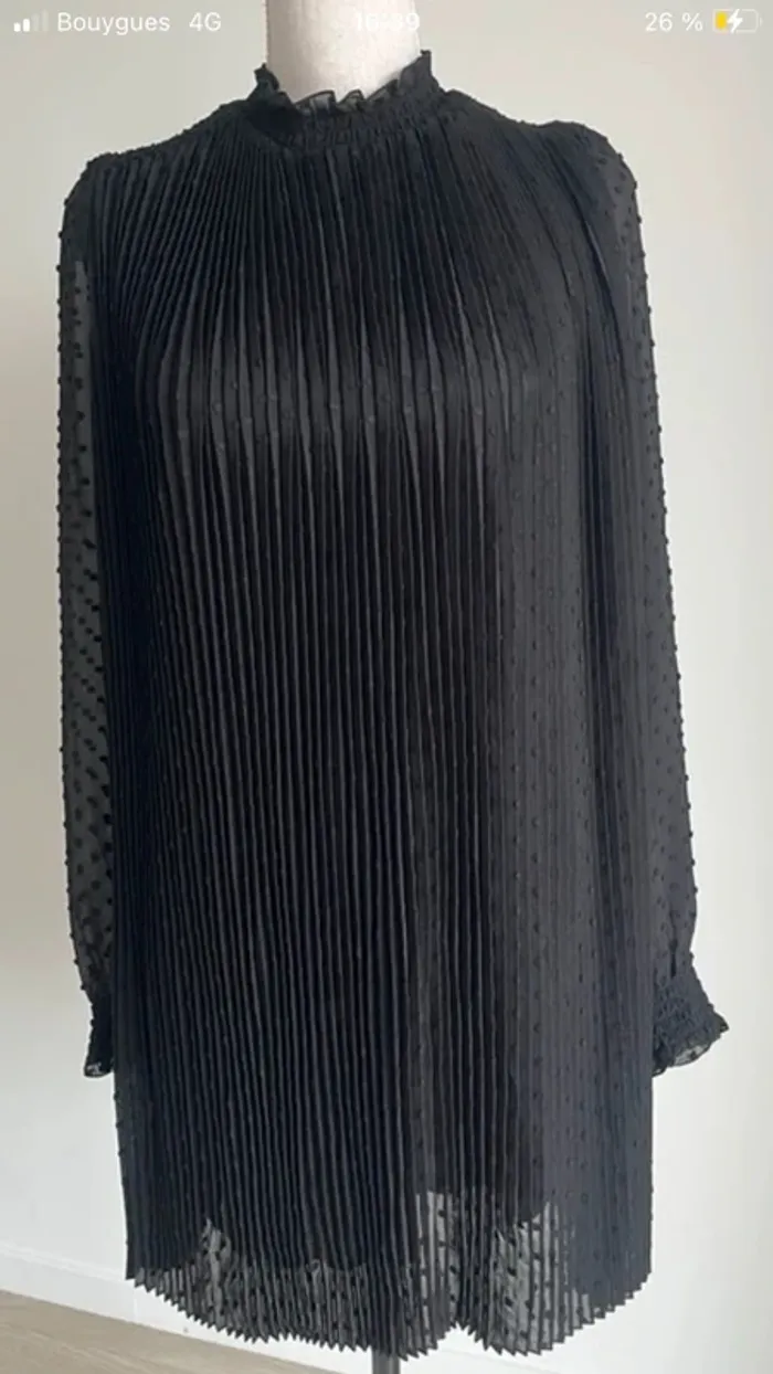 Robe plissée noire sézane