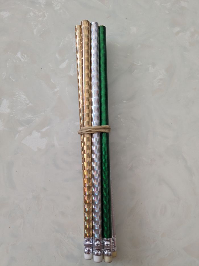 Lot de 8 crayons de papier tout brillant avec gommes. - photo numéro 6