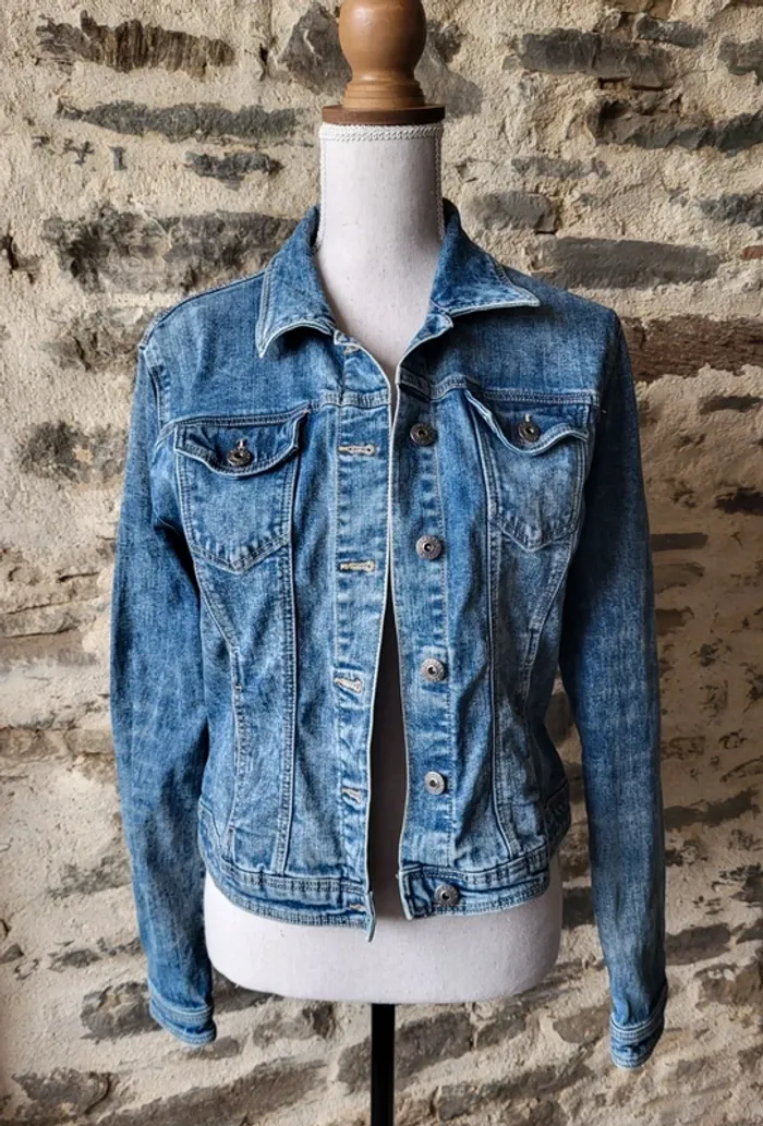 Veste en jean bleue claire Bershka Taille L ou 40 - photo numéro 2