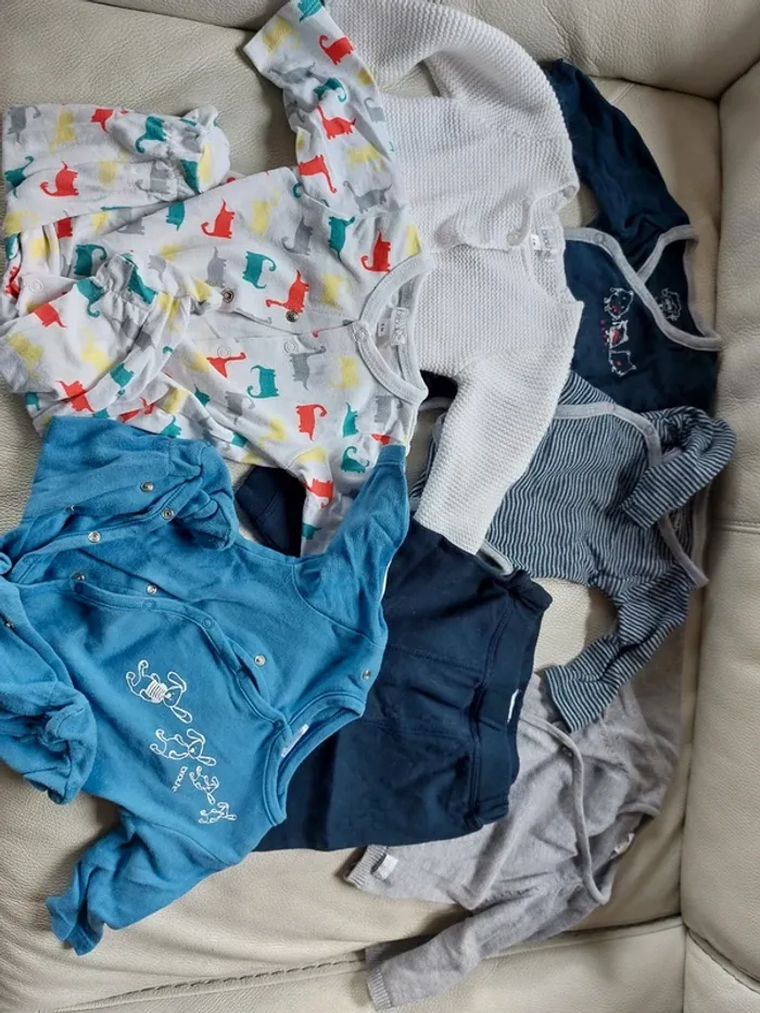 Lot de 7 articles vêtements bébé 1 mois - photo numéro 2