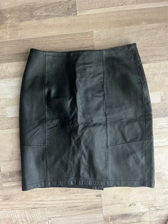 Jupe en cuir taille 40