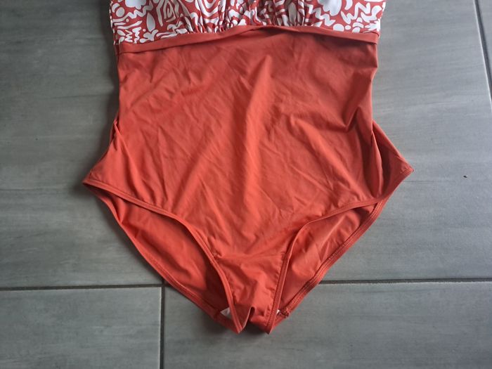 Maillot de bain 1 pièce Décathlon Taille 46 - photo numéro 4