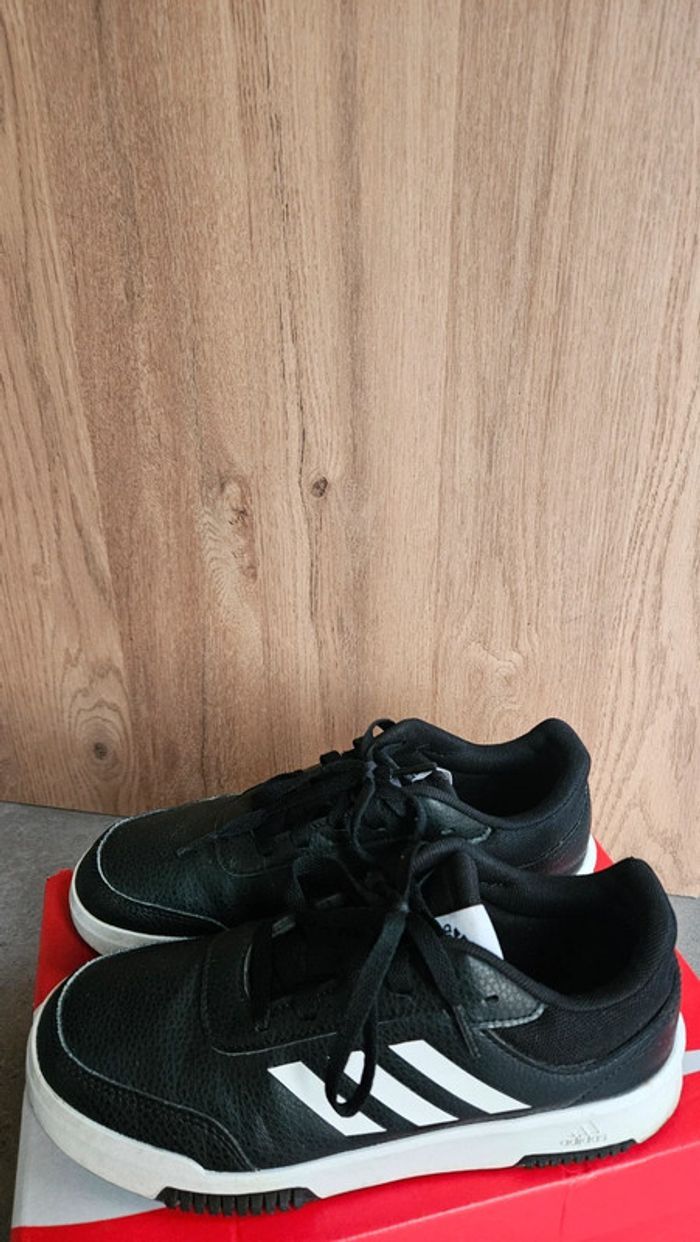 Baskets Adidas, noir blanc pointure 38 - photo numéro 3