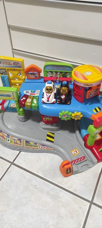 Garage tu tu bolide de vetech Piles neuve