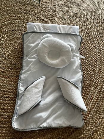 Plan incliné , cale bébé et coussin de maintien