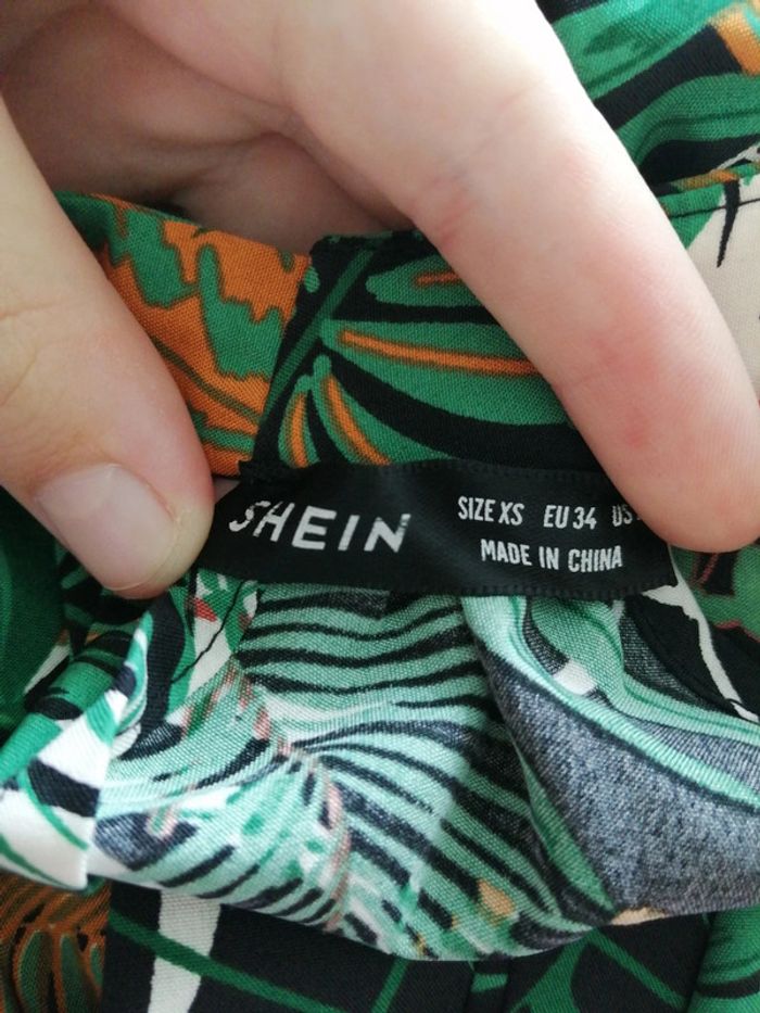 Combishort noire motifs tropicaux avec ceinture dos nu / shein / (XS) - photo numéro 8
